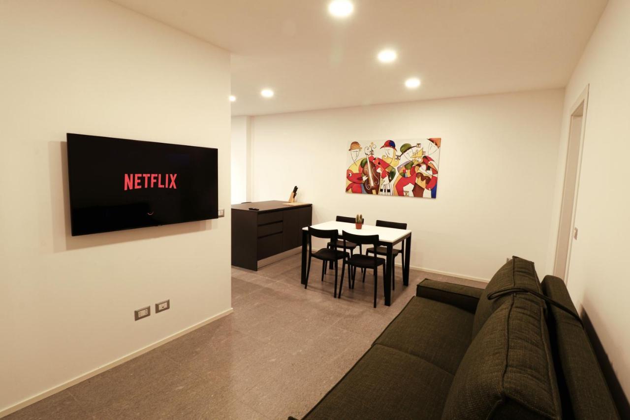 Hosting Studio - 2 Sondrio Buitenkant foto