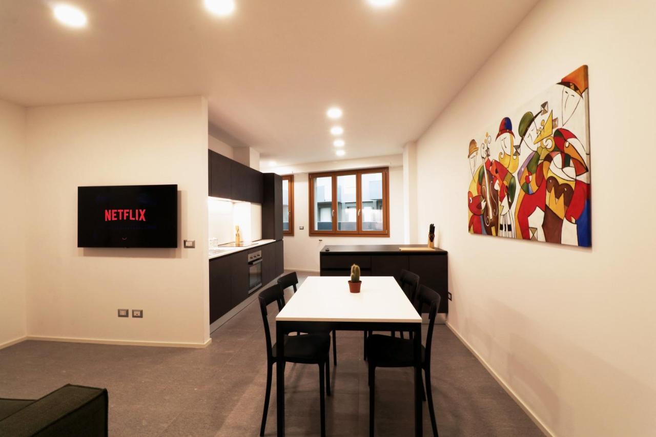 Hosting Studio - 2 Sondrio Buitenkant foto